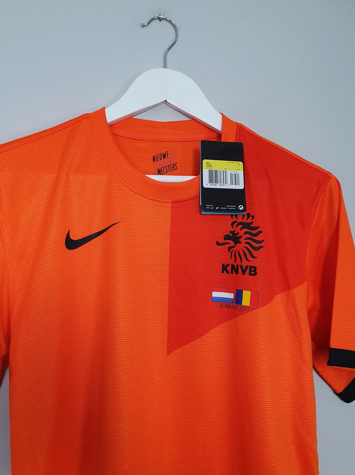 2013 NETHERLANDS *BNWT* VS ROMANIA HOME SHIRT (S) NIKE(Holland 2013 Bnwt Vs Romania Home Shirt S Nike) 4 2013 NETHERLANDS *BNWT* VS ROMANIA HOME SHIRT (S) NIKE(Holland 2013 Bnwt Vs Romania Home Shirt S Nike) - Image 2