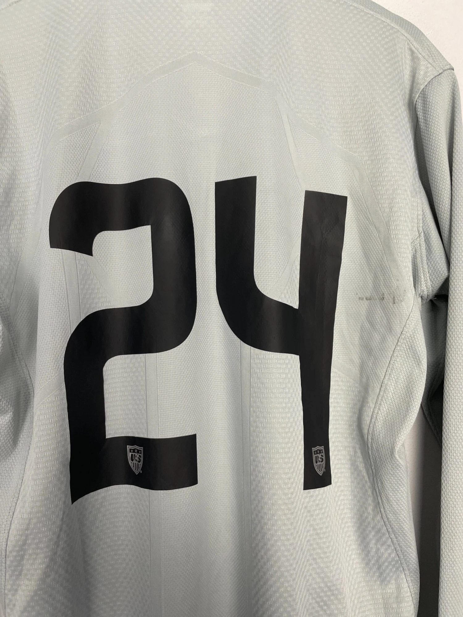 2008/09 USA #24 *PLAYER ISSUE* GK SHIRT (XL) NIKE(2008 09 Usa 24 Player Issue Gk Shirt Xl Nike21) 7 2008/09 USA #24 *PLAYER ISSUE* GK SHIRT (XL) NIKE(2008 09 Usa 24 Player Issue Gk Shirt Xl Nike21) - Image 5