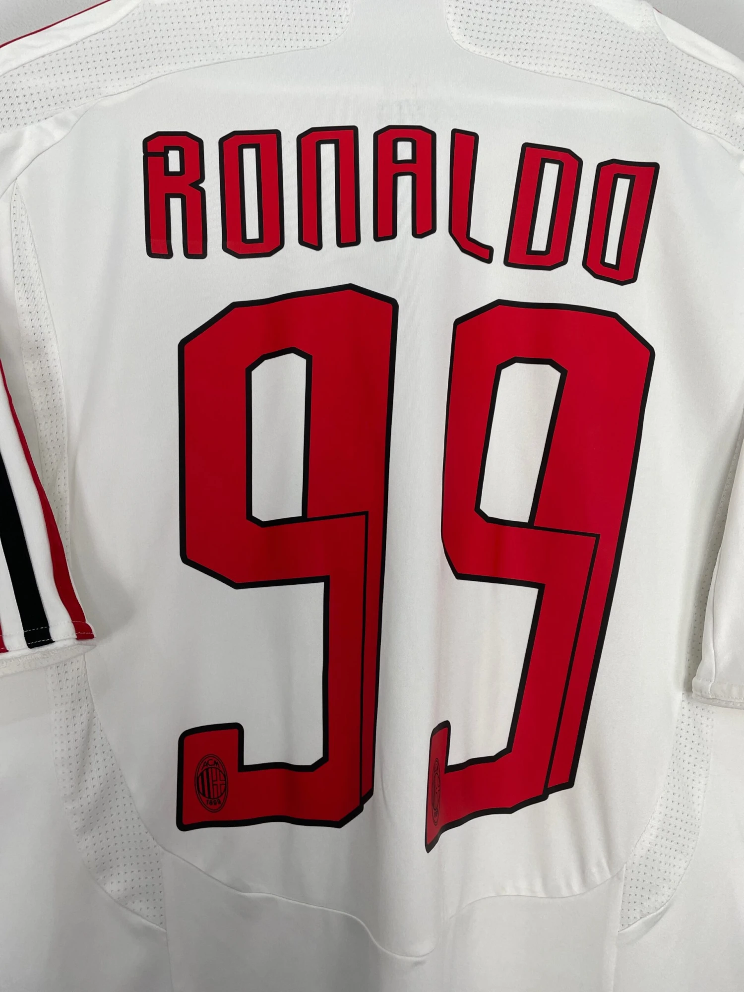 2007/08 AC MILAN RONALDO #99 AWAY SHIRT (L) ADIDAS(2007 08 Ac Milan Ronaldo 99 Away Shirt L Adidas11) 4 2007/08 AC MILAN RONALDO #99 AWAY SHIRT (L) ADIDAS(2007 08 Ac Milan Ronaldo 99 Away Shirt L Adidas11) - Image 2