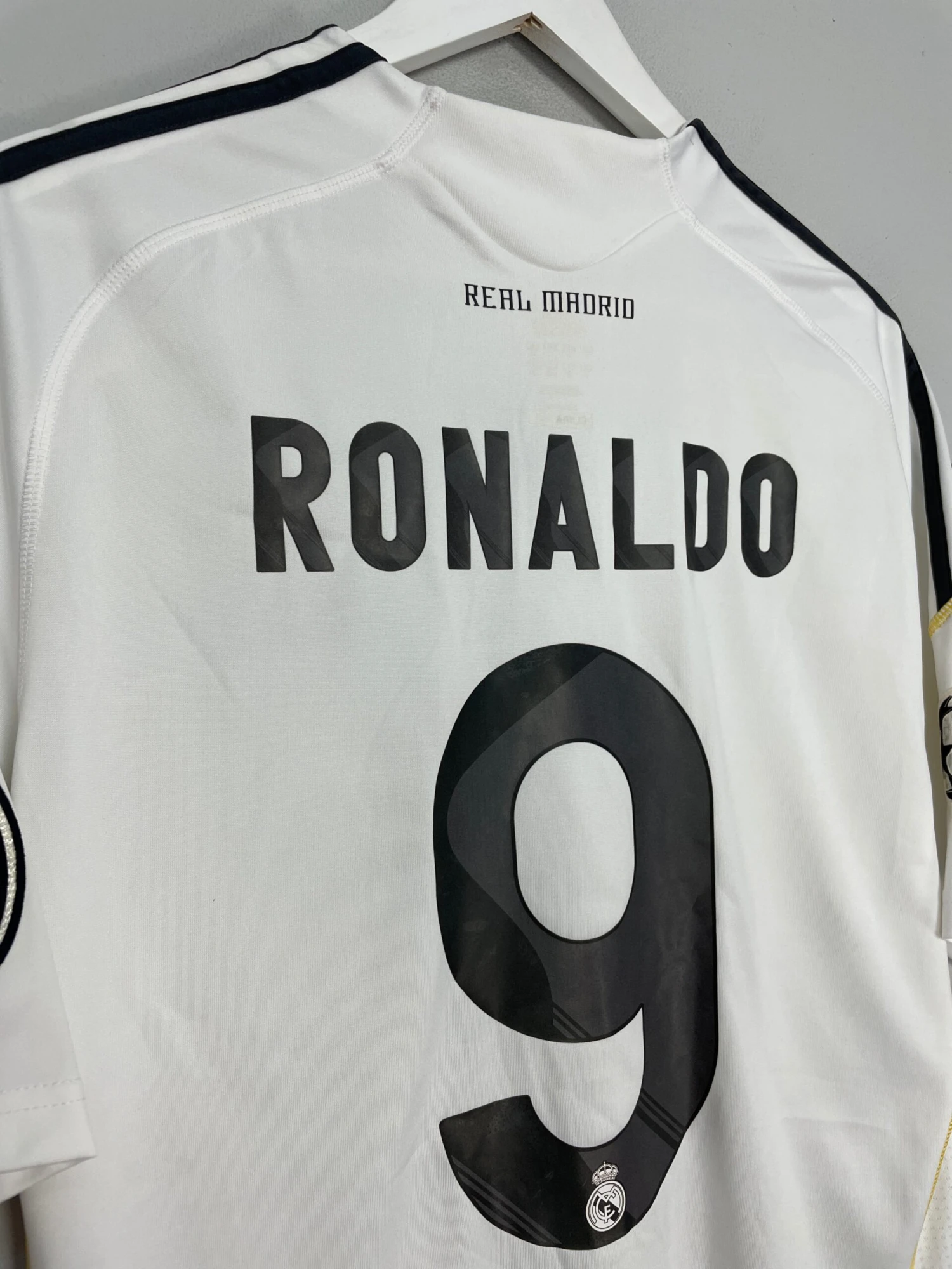 2009/10 REAL MADRID RONALDO #9 HOME SHIRT (L) ADIDAS(2009 10 Real Madrid Ronaldo 9 Home Shirt L Adidas 2) 4 2009/10 REAL MADRID RONALDO #9 HOME SHIRT (L) ADIDAS(2009 10 Real Madrid Ronaldo 9 Home Shirt L Adidas 2) - Image 2