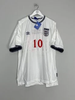 1999/01 ENGLAND OWEN #10 *BNWT* SIGNED HOME SHIRT (XXL) UMBRO(1999 01 England Owen 10 Bnwt Signed Home Shirt Xxl Umbro76346)