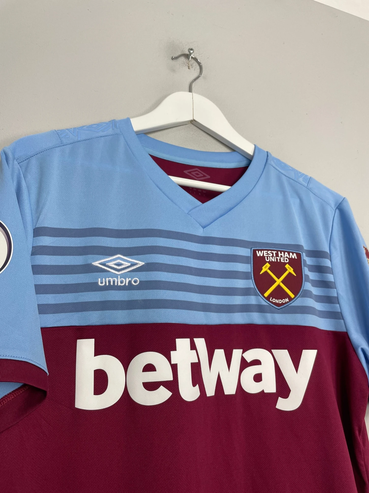 2019/20 WEST HAM OGBONNA #21 *MATCH ISSUE* HOME SHIRT (L) UMBRO(2019 2020 West Ham Ogbonna 21 Player Issue Home Shirt L Umbro) 6 2019/20 WEST HAM OGBONNA #21 *MATCH ISSUE* HOME SHIRT (L) UMBRO(2019 2020 West Ham Ogbonna 21 Player Issue Home Shirt L Umbro) - Image 4