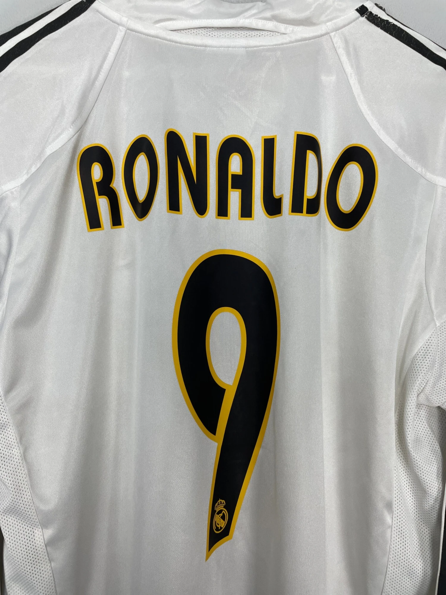 2004/05 REAL MADRID RONALDO #9 L/S C/L HOME SHIRT (L) ADIDAS(2004 05 Real Madrid Ronaldo 9 L S C L Home Shirt L Adidas3) 4 2004/05 REAL MADRID RONALDO #9 L/S C/L HOME SHIRT (L) ADIDAS(2004 05 Real Madrid Ronaldo 9 L S C L Home Shirt L Adidas3) - Image 2
