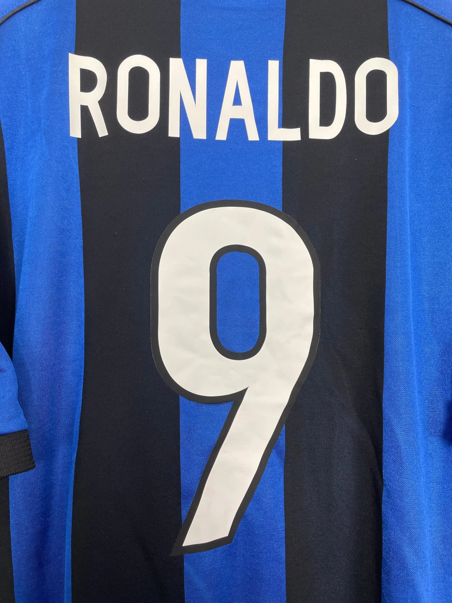 1999/00 INTER MILAN RONALDO #9 HOME SHIRT (L) NIKE(1999 00 Inter Milan Ronaldo 9 Home Shirt L Nike) 4 1999/00 INTER MILAN RONALDO #9 HOME SHIRT (L) NIKE(1999 00 Inter Milan Ronaldo 9 Home Shirt L Nike) - Image 2
