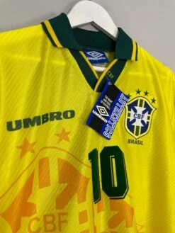 1994/96 BRAZIL RIVALDO #10 *BNWT* HOME SHIRT (L) UMBRO(1994 96 Brazil Rivaldo 10 Bnwt Home Shirt L Umbro 9496) -Cultkits Shop IMG 4254