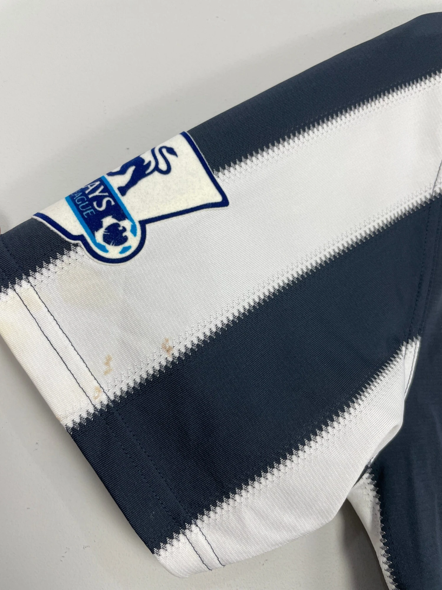 2010/11 WEST BROM BARNES #8 *MATCH ISSUE* HOME SHIRT (L) UMBRO(2010 11 West Brom Barnes 8 Match Issue Home Shirt L Umbro) 7 2010/11 WEST BROM BARNES #8 *MATCH ISSUE* HOME SHIRT (L) UMBRO(2010 11 West Brom Barnes 8 Match Issue Home Shirt L Umbro) - Image 5