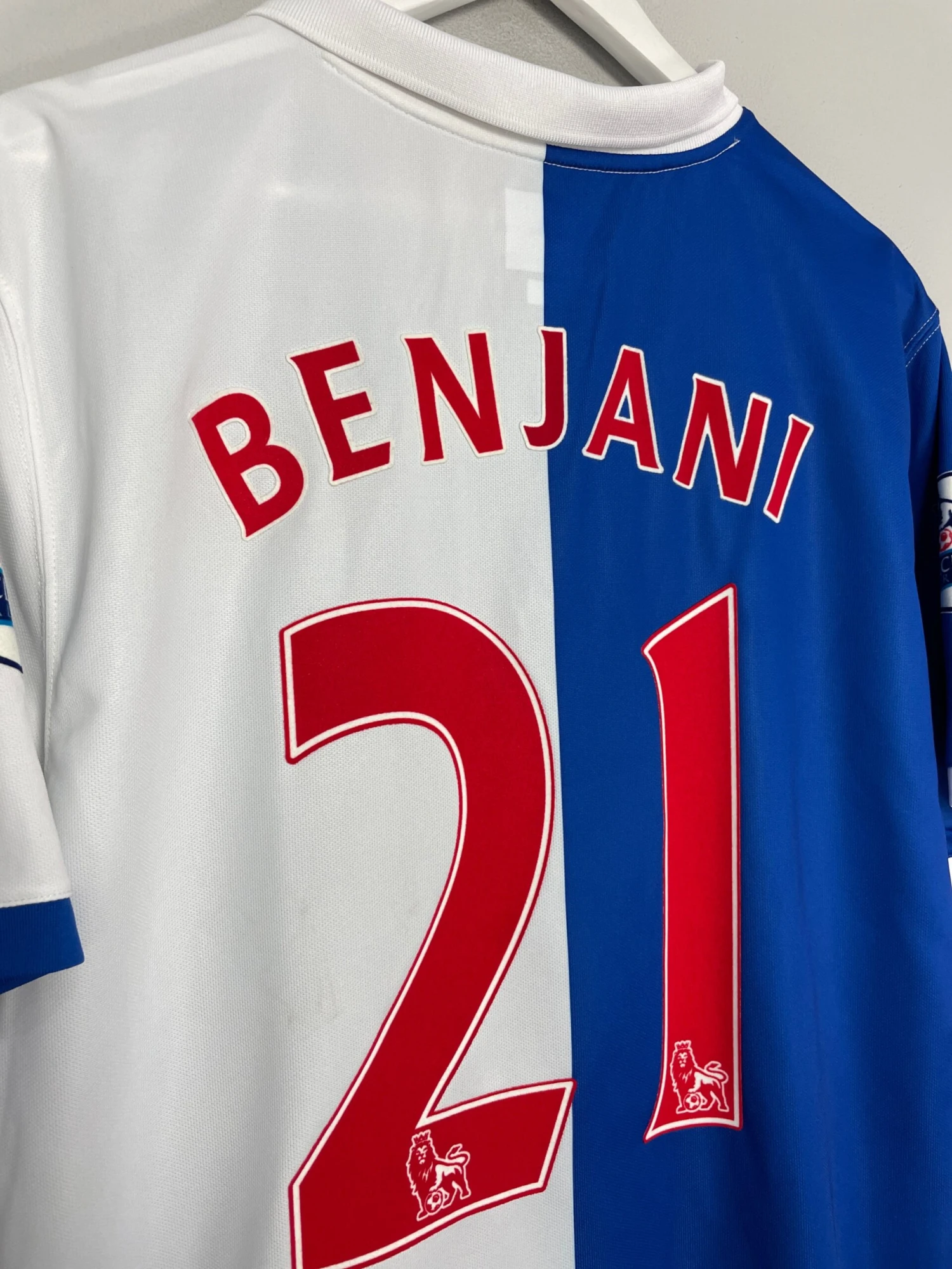 2010/11 BLACKBURN ROVERS BENJANI #21 *MATCH ISSUE* HOME SHIRT (XL) UMBRO(2010 11 Blackburn Rovers Benjani 21 Match Issue Home Shirt Xl Umbro2) 4 2010/11 BLACKBURN ROVERS BENJANI #21 *MATCH ISSUE* HOME SHIRT (XL) UMBRO(2010 11 Blackburn Rovers Benjani 21 Match Issue Home Shirt Xl Umbro2) - Image 2