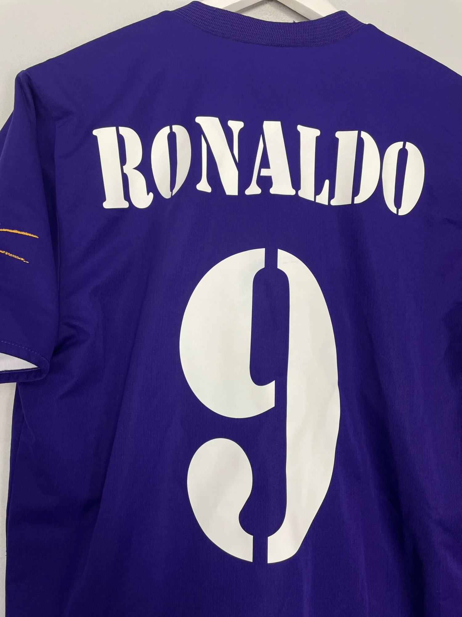 2002/03 REAL MADRID RONALDO #9 *CENTENARY* THIRD SHIRT (M) ADIDAS(2002 03 Real Madrid Ronaldo 9 Centenary Third Shirt M Adidas) 4 2002/03 REAL MADRID RONALDO #9 *CENTENARY* THIRD SHIRT (M) ADIDAS(2002 03 Real Madrid Ronaldo 9 Centenary Third Shirt M Adidas) - Image 2
