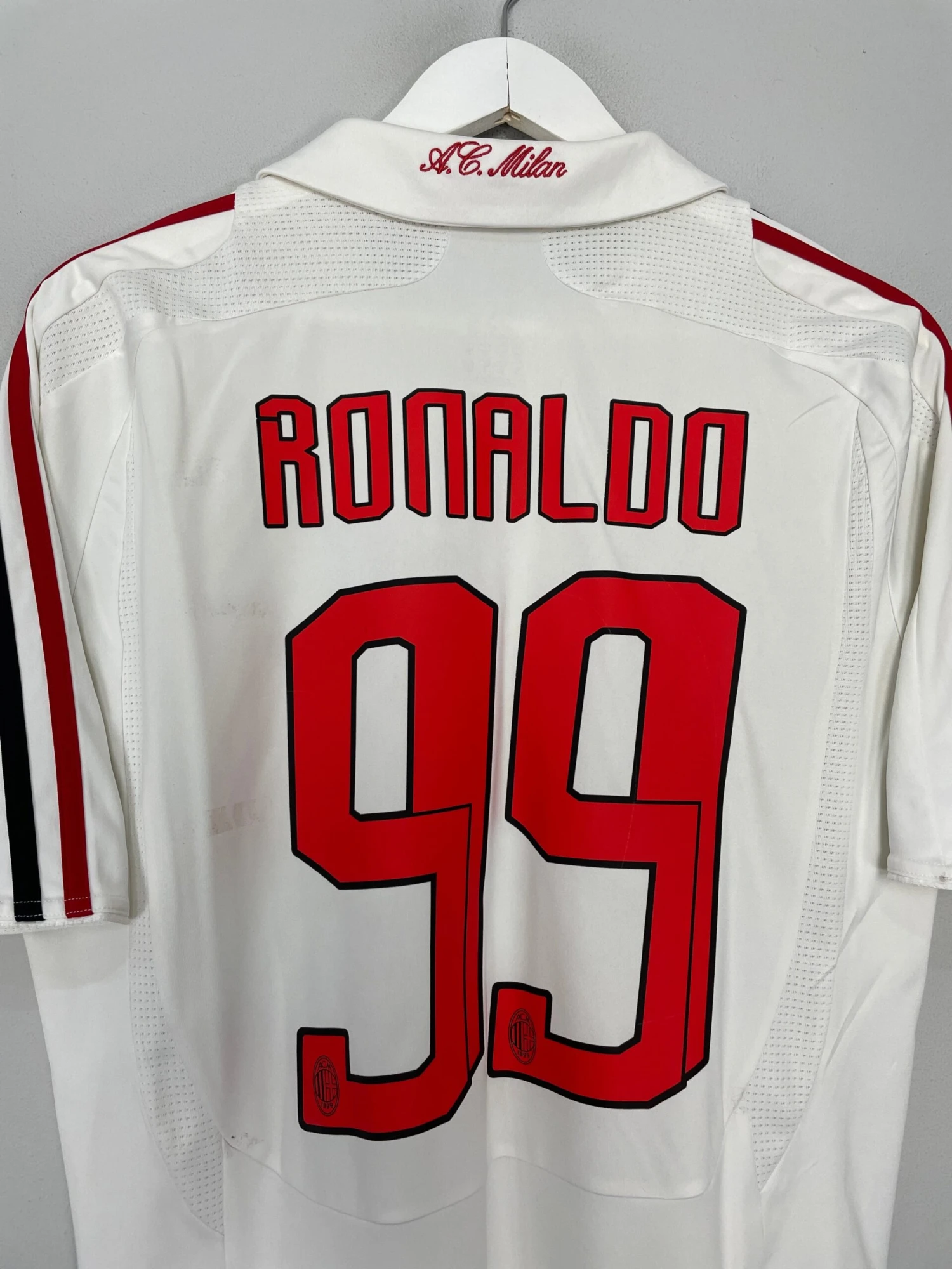 2007/08 AC MILAN RONALDO #99 AWAY SHIRT (M) ADIDAS(2007 08 Ac Milan Ronaldo 99 Away Shirt M Adidas 1) 4 2007/08 AC MILAN RONALDO #99 AWAY SHIRT (M) ADIDAS(2007 08 Ac Milan Ronaldo 99 Away Shirt M Adidas 1) - Image 2