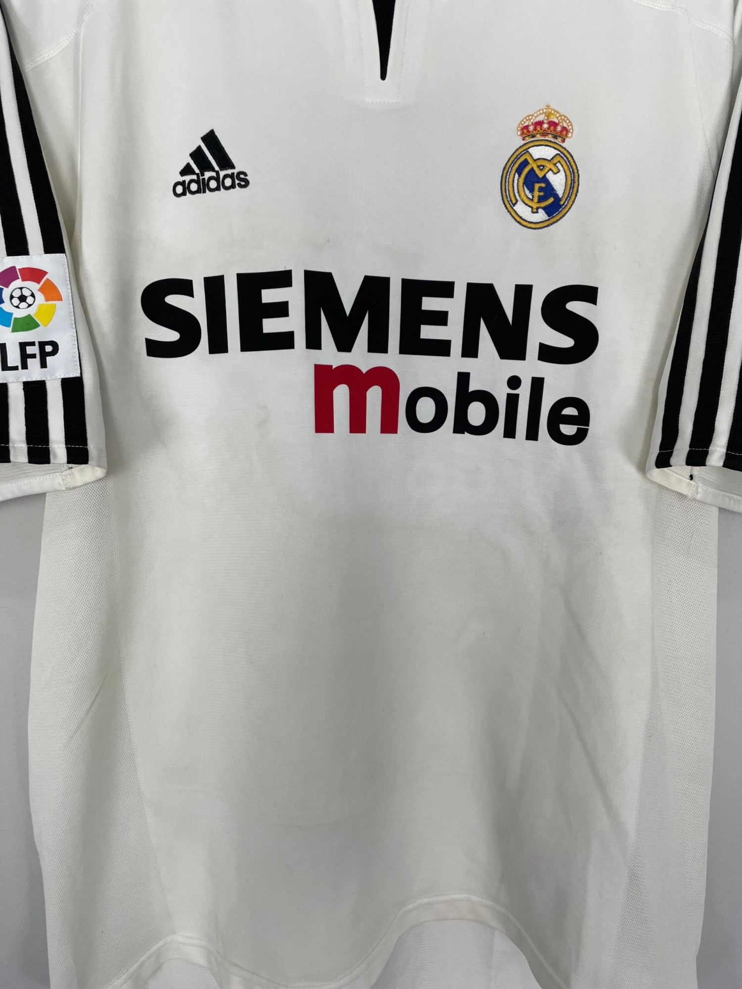 2003/04 REAL MADRID RONALDO #9 HOME SHIRT (L) ADIDAS(2003 04 Real Madrid Ronaldo 9 Home Shirt L Adidas66) 7 2003/04 REAL MADRID RONALDO #9 HOME SHIRT (L) ADIDAS(2003 04 Real Madrid Ronaldo 9 Home Shirt L Adidas66) - Image 5