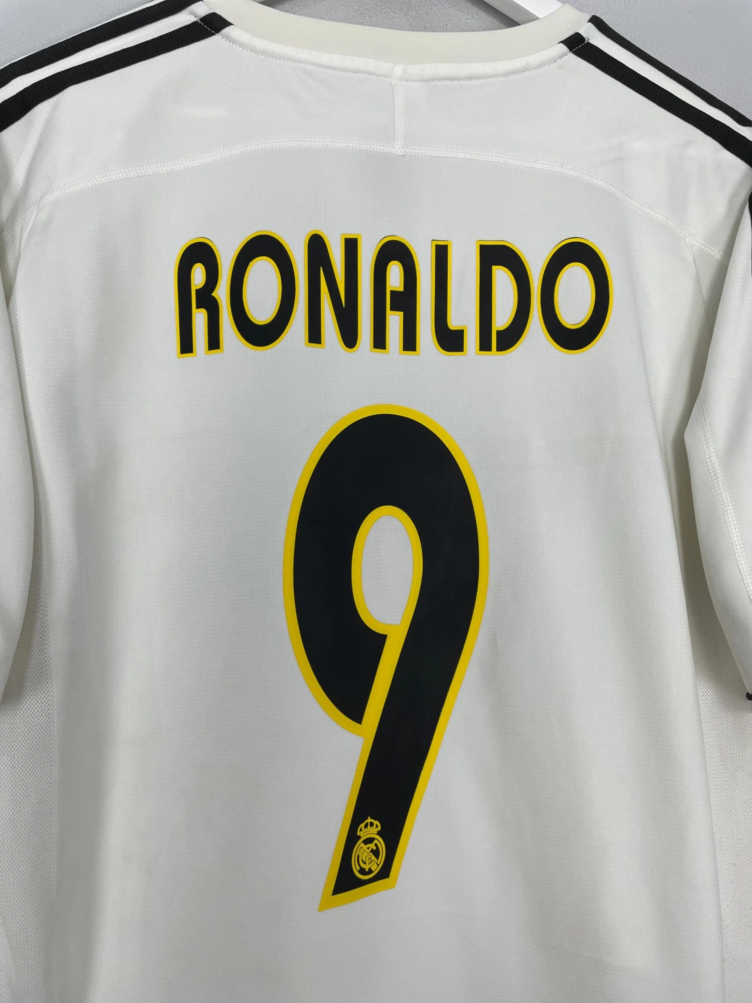 2003/04 REAL MADRID RONALDO #9 HOME SHIRT (L) ADIDAS(2003 04 Real Madrid Ronaldo 9 Home Shirt L Adidas66) 4 2003/04 REAL MADRID RONALDO #9 HOME SHIRT (L) ADIDAS(2003 04 Real Madrid Ronaldo 9 Home Shirt L Adidas66) - Image 2