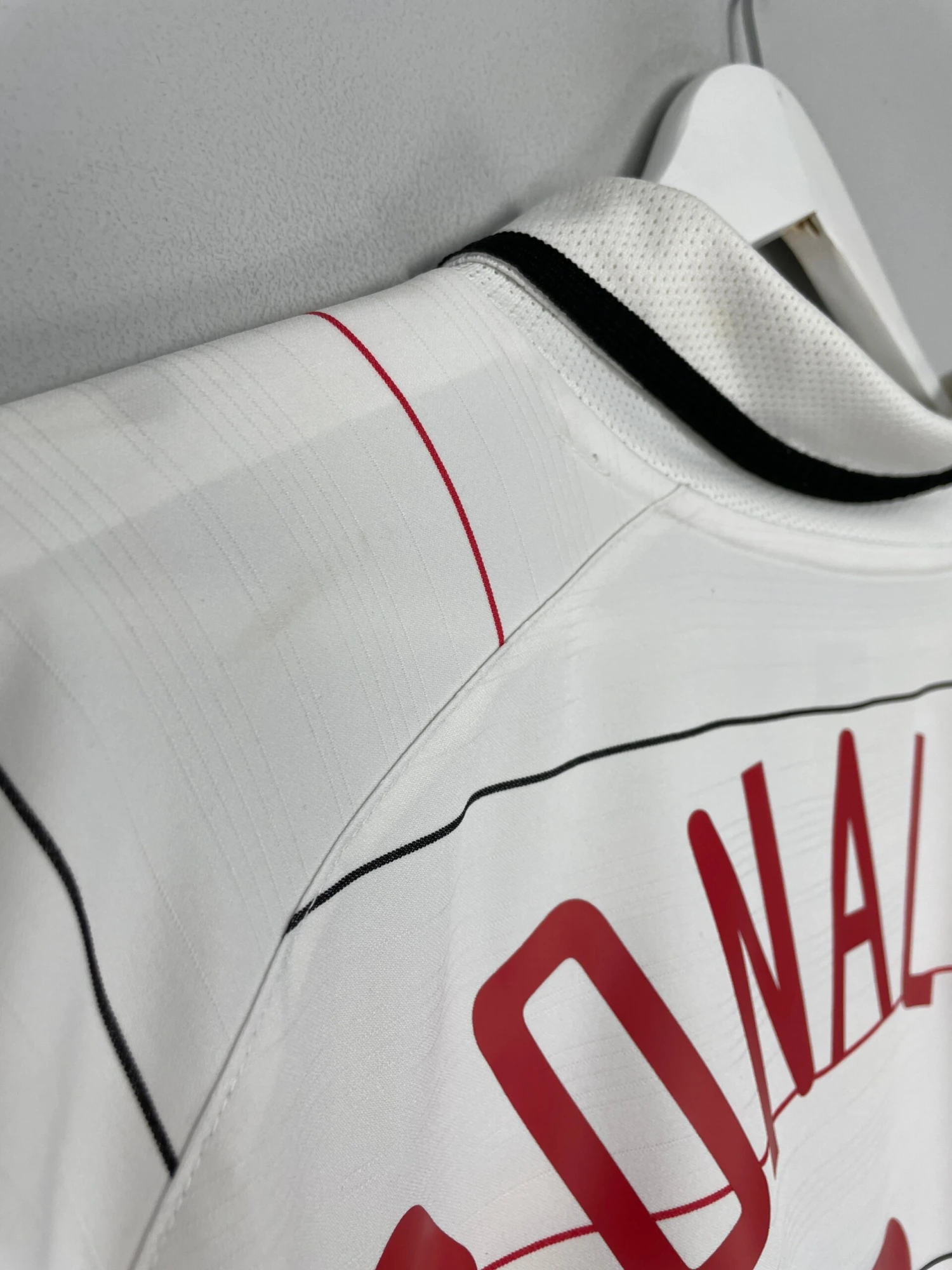 2003/04 MANCHESTER UNITED RONALDO #7 C/L AWAY SHIRT (XXXL) NIKE(2003 04 Manchester United Ronaldo 7 Cl Away Shirt Xxxl Nike 2) 6 2003/04 MANCHESTER UNITED RONALDO #7 C/L AWAY SHIRT (XXXL) NIKE(2003 04 Manchester United Ronaldo 7 Cl Away Shirt Xxxl Nike 2) - Image 4