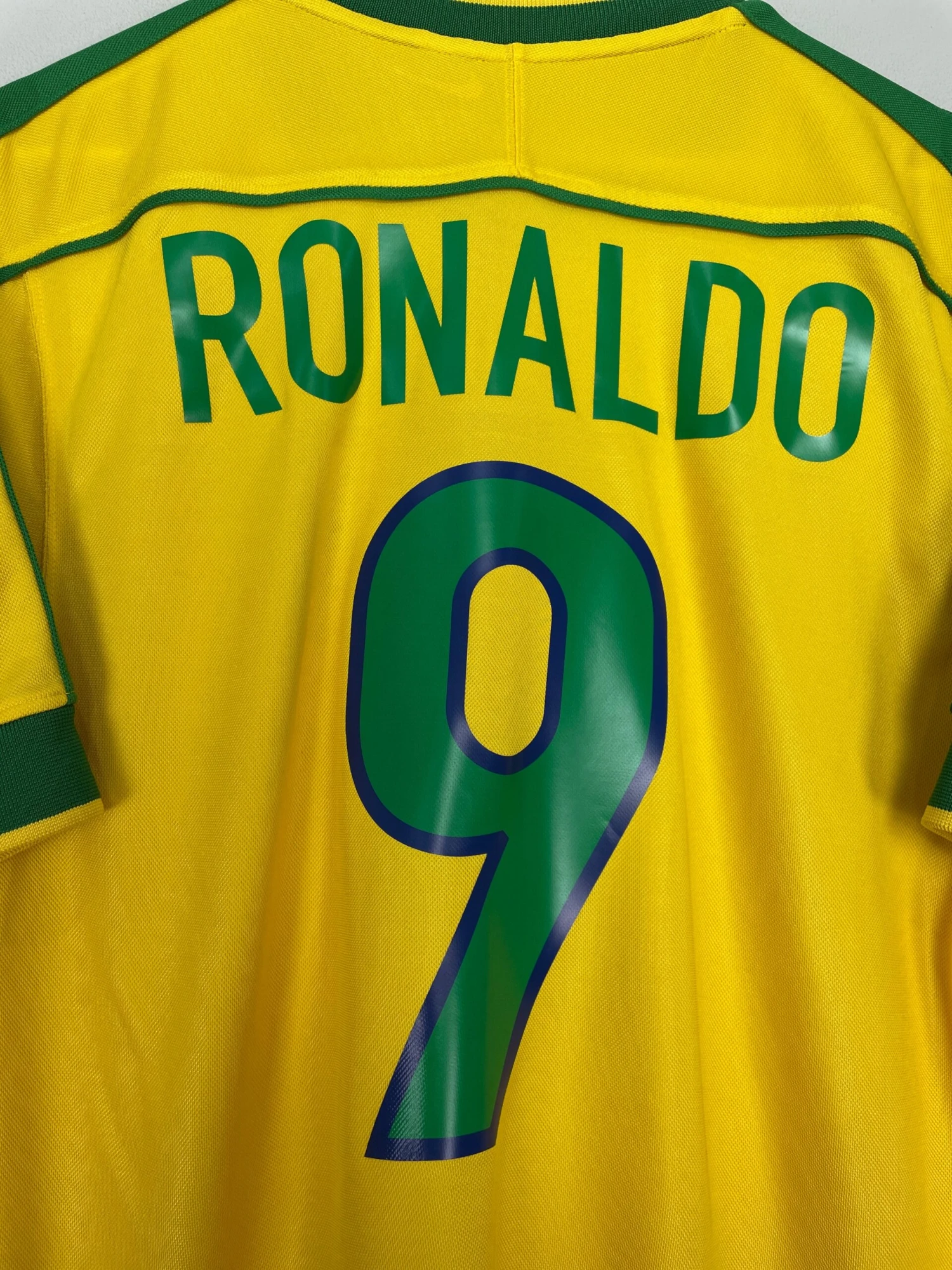 1998/00 BRAZIL RONALDO #9 HOME SHIRT (S) NIKE(1998 00 Brazil Ronaldo 9 Home Shirt S Nike09) 4 1998/00 BRAZIL RONALDO #9 HOME SHIRT (S) NIKE(1998 00 Brazil Ronaldo 9 Home Shirt S Nike09) - Image 2