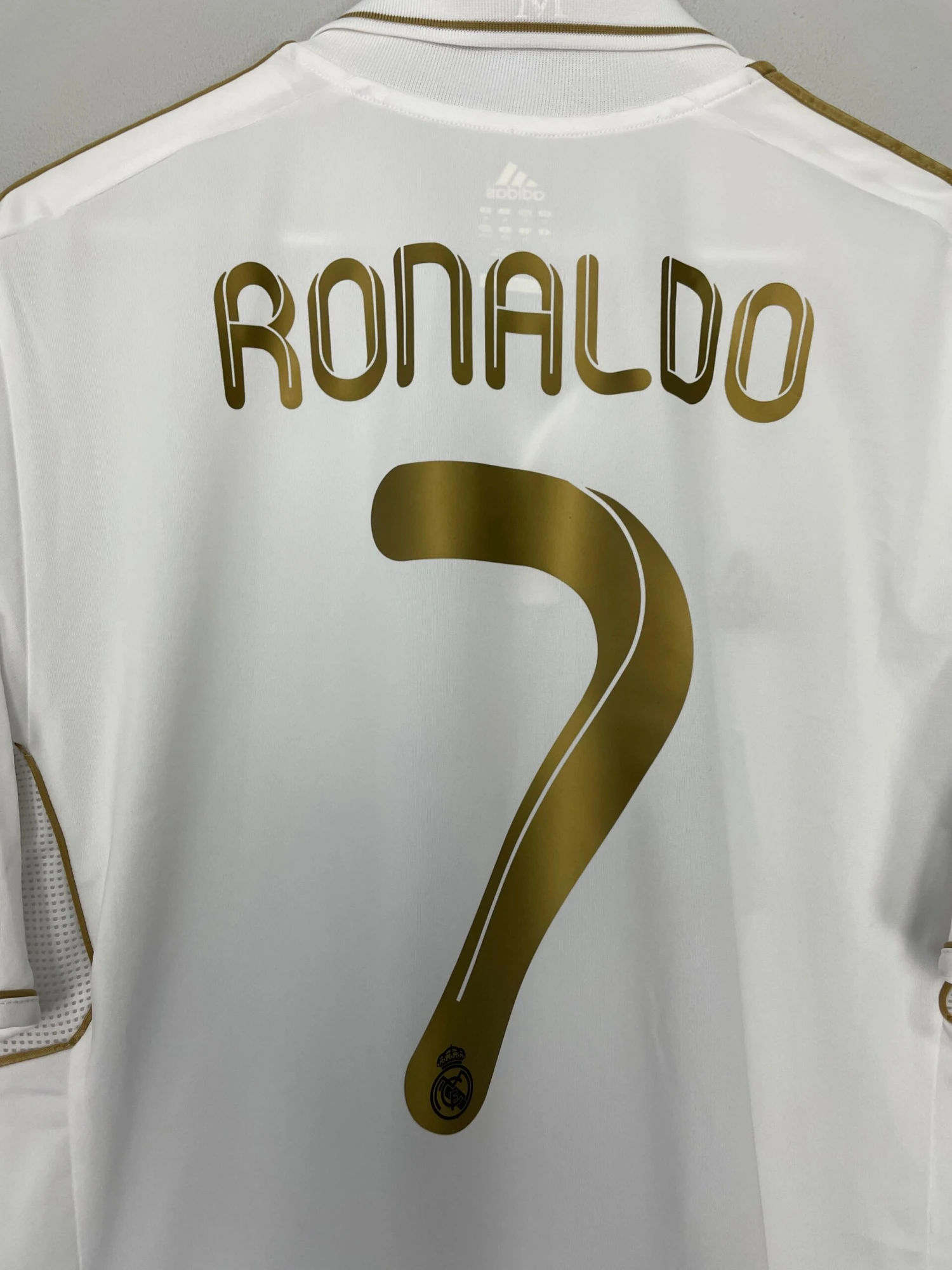 2011/12 REAL MADRID RONALDO #7 HOME SHIRT (XL) ADIDAS(2011 12 Real Madrid Ronaldo 7 Home Shirt Xl Adidas235) 4 2011/12 REAL MADRID RONALDO #7 HOME SHIRT (XL) ADIDAS(2011 12 Real Madrid Ronaldo 7 Home Shirt Xl Adidas235) - Image 2