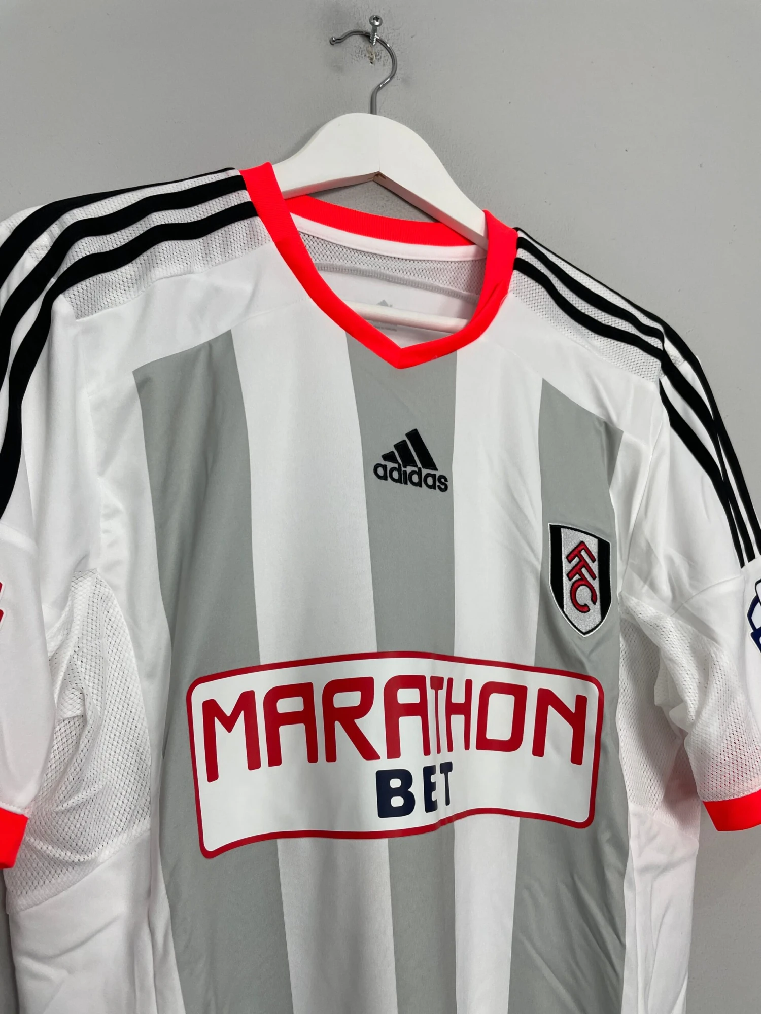 2014/15 FULHAM MCCORMACK #44 *MATCH ISSUE + SIGNED* HOME SHIRT (M) ADIDAS(2014 15 Fulham Mccormack 44 Match Issue Signed Home Shirt M Adidas2014 15 Fulham Mccormack 44 Match Issue Signed Home Shirt M Adidas) 6 2014/15 FULHAM MCCORMACK #44 *MATCH ISSUE + SIGNED* HOME SHIRT (M) ADIDAS(2014 15 Fulham Mccormack 44 Match Issue Signed Home Shirt M Adidas2014 15 Fulham Mccormack 44 Match Issue Signed Home Shirt M Adidas) - Image 4