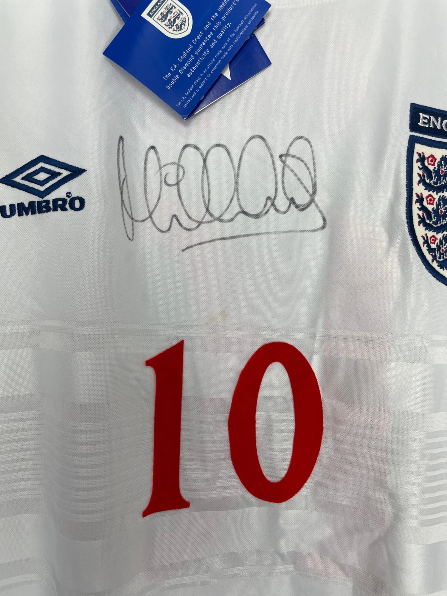1999/01 ENGLAND OWEN #10 *BNWT* SIGNED HOME SHIRT (XL) UMBRO(1999 01 England Owen 10 Bnwt Signed Home Shirt Xl Umbro) 7 1999/01 ENGLAND OWEN #10 *BNWT* SIGNED HOME SHIRT (XL) UMBRO(1999 01 England Owen 10 Bnwt Signed Home Shirt Xl Umbro) - Image 5