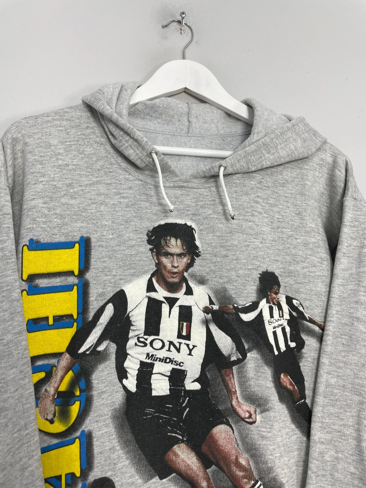1999 JUVENTUS INZAGHI #9 HOODIE (M) BOOTLEG(1999 Juventus Inzaghi 9 Hoodie M Om43) 4 1999 JUVENTUS INZAGHI #9 HOODIE (M) BOOTLEG(1999 Juventus Inzaghi 9 Hoodie M Om43) - Image 2