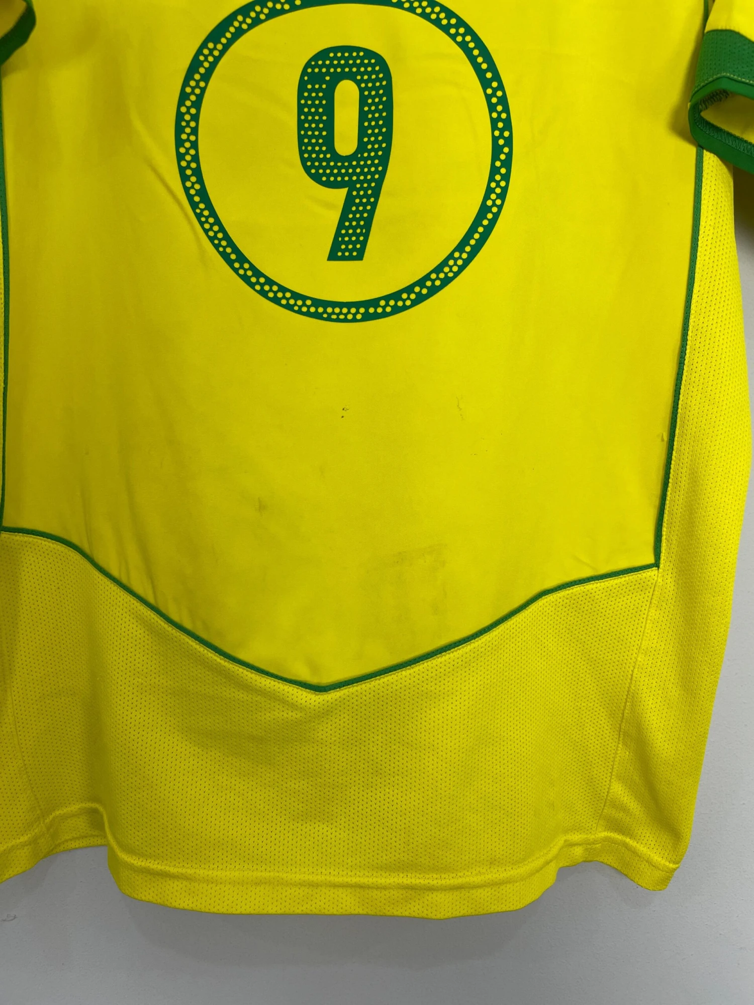 2004/06 BRAZIL RONALDO #9 HOME SHIRT (M) NIKE(2004 06 Brazil Ronaldo 9 Home Shirt M Nike) 8 2004/06 BRAZIL RONALDO #9 HOME SHIRT (M) NIKE(2004 06 Brazil Ronaldo 9 Home Shirt M Nike) - Image 6