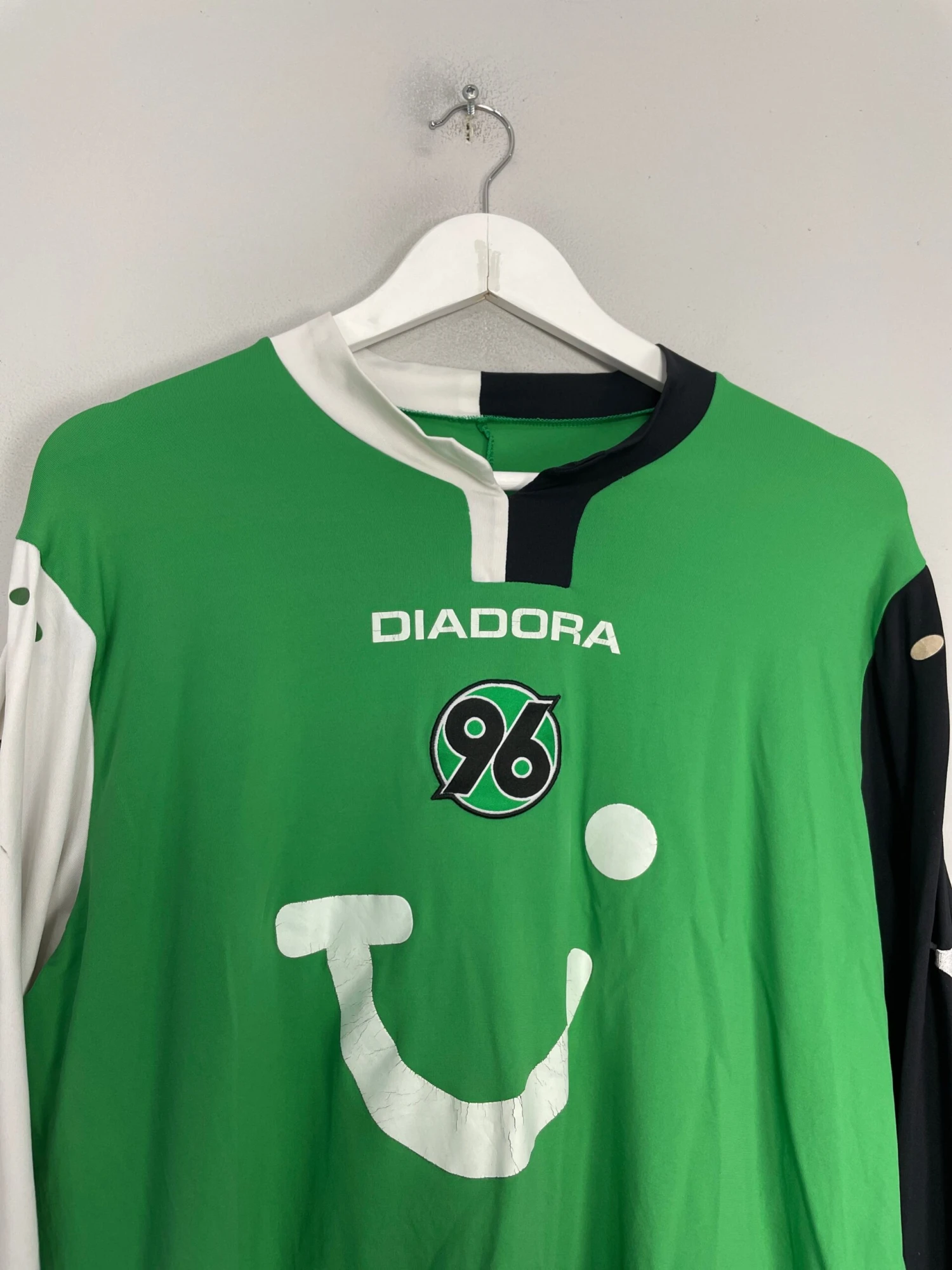 2005/06 HANNOVER 96 TROEST #4 L/S *MATCH ISSUED* HOME SHIRT (XXL) DIADORA(2005 06 Hannover 96 Troest 4 L S Match Issued Home Shirt Xxl Diadora) 6 2005/06 HANNOVER 96 TROEST #4 L/S *MATCH ISSUED* HOME SHIRT (XXL) DIADORA(2005 06 Hannover 96 Troest 4 L S Match Issued Home Shirt Xxl Diadora) - Image 4