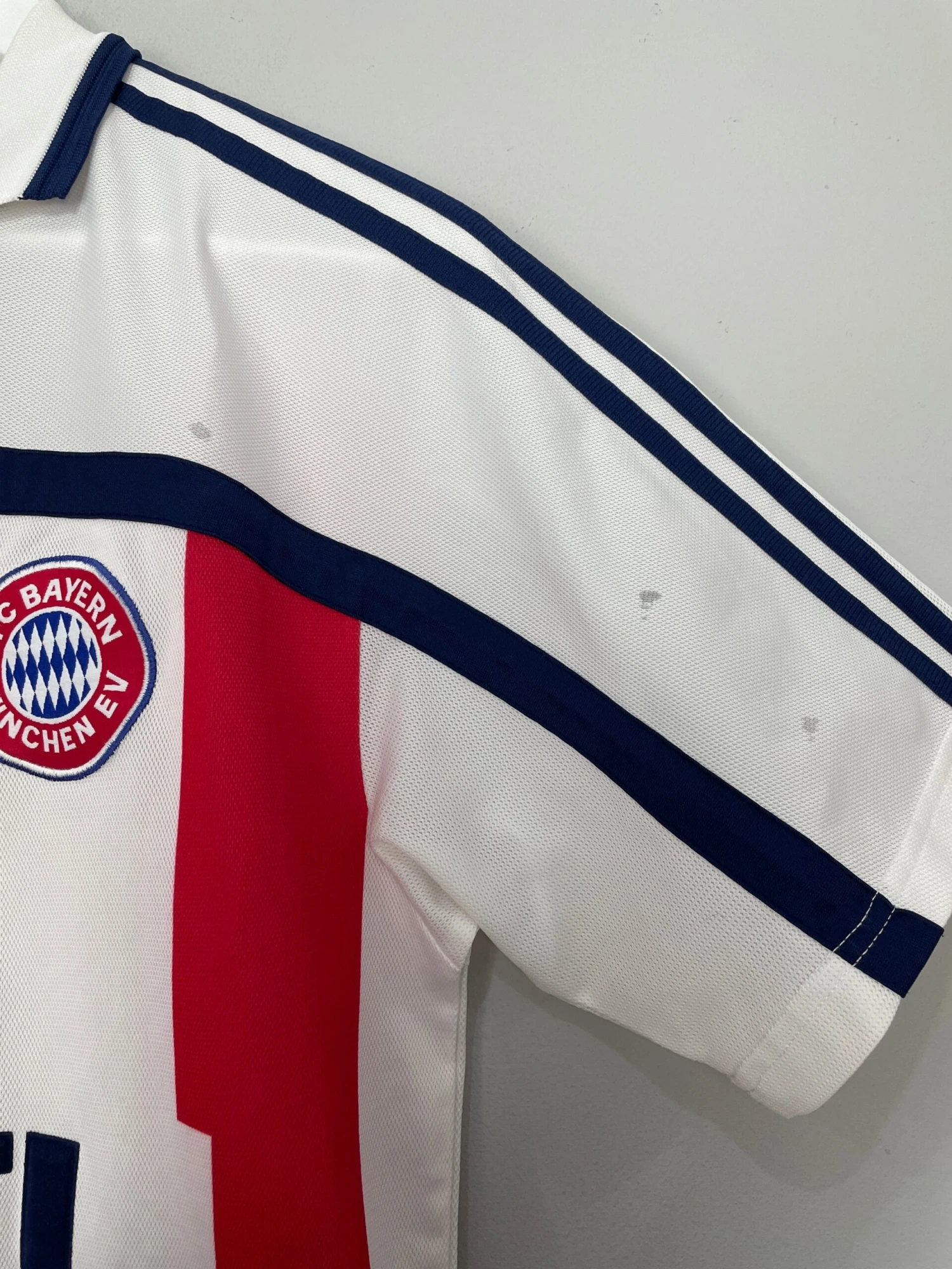 2000/02 BAYERN MUNICH AWAY SHIRT (S) ADIDAS(2000 02 Bayern Munich Away Shirt S Adidas 1) 5 2000/02 BAYERN MUNICH AWAY SHIRT (S) ADIDAS(2000 02 Bayern Munich Away Shirt S Adidas 1) - Image 3