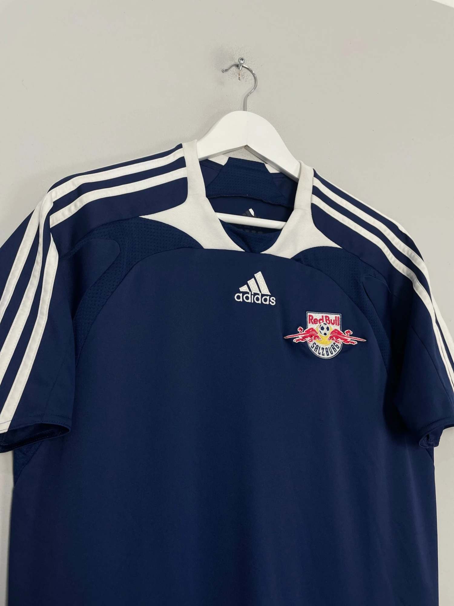 2007/08 RED BULL SALZBURG AWAY SHIRT (S) ADIDAS(2005 07 Red Bull Salzburg Training Shirt S Adidas) 4 2007/08 RED BULL SALZBURG AWAY SHIRT (S) ADIDAS(2005 07 Red Bull Salzburg Training Shirt S Adidas) - Image 2