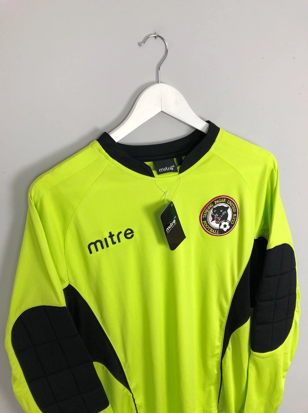 2014 TANJONG PAGAR *BNWT* GK SHIRT (M) MITRE(Tanjong Pagar 2014 Bnwt Gk Shirt M Mitre) 4 2014 TANJONG PAGAR *BNWT* GK SHIRT (M) MITRE(Tanjong Pagar 2014 Bnwt Gk Shirt M Mitre) - Image 2