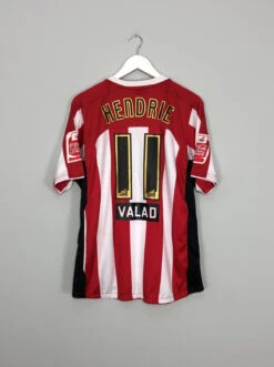 2007/08 SHEFFIELD UNITED HENDRIE #11 *MATCH WORN + SQUAD SIGNED* HOME SHIRT (M) LE COQ SPORTIF(Sheffield United Hendrie 11 2007 08 Match Worn Squad Signed Home Shirt M Le Coq Sportif)
