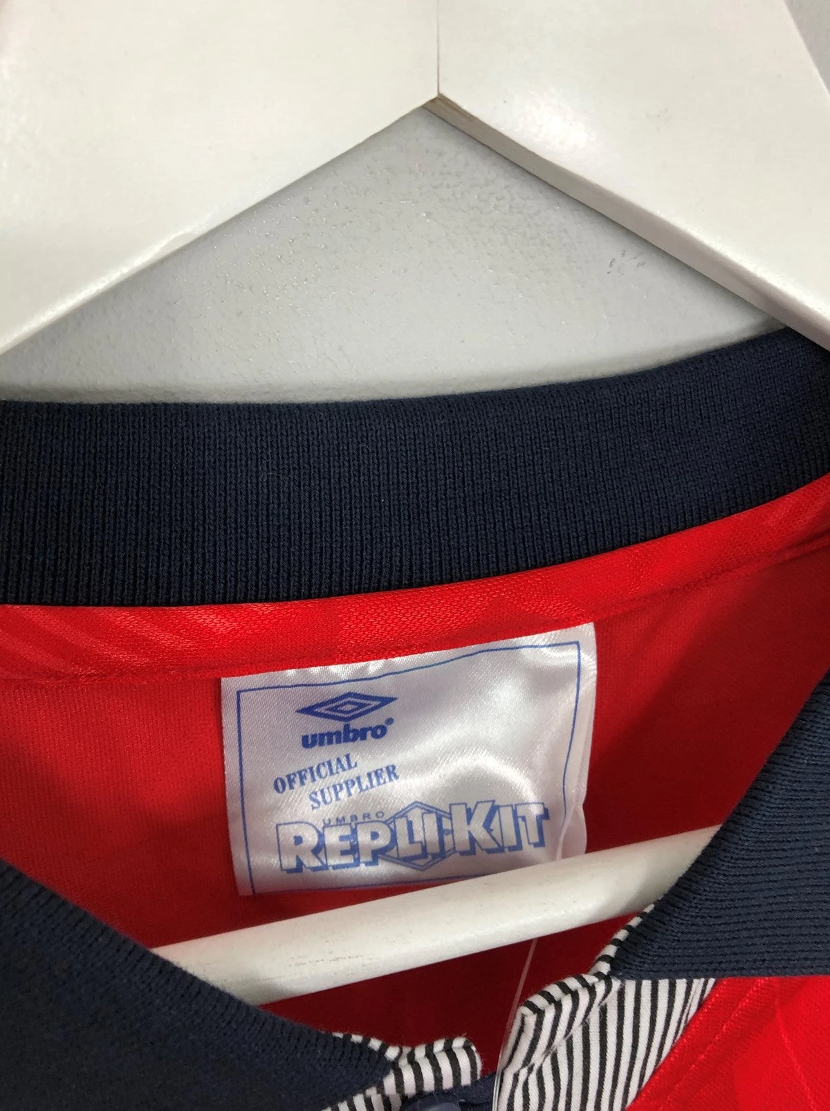 1990 UMBRO #19 ITALIA 90 *BNWT* REISSUE TEMPLATE AWAY SHIRT (MULTIPLE SIZES)(England 19 Gascoigne 199093 Bnwt Umbro Reissue Away Shirt Multiple Sizes) 5 1990 UMBRO #19 ITALIA 90 *BNWT* REISSUE TEMPLATE AWAY SHIRT (MULTIPLE SIZES)(England 19 Gascoigne 199093 Bnwt Umbro Reissue Away Shirt Multiple Sizes) - Image 3